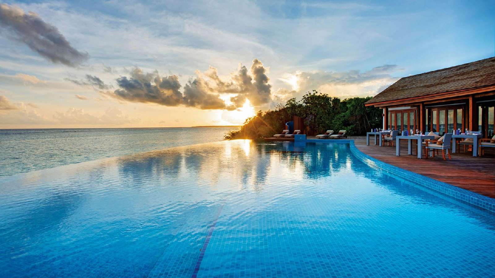 hideaway-beach-resort-spa-maldives-atb-25.jpg