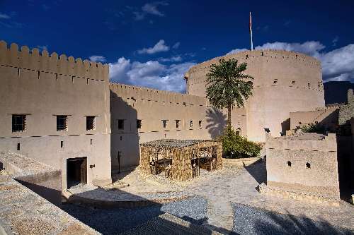 IL VIAGGIO DI SINDBAD attractions-nizwa-fort.jpg