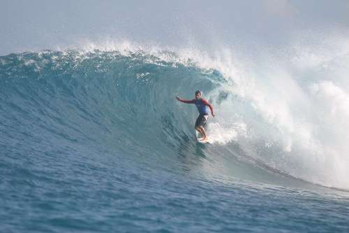 Crociera surf & kitesurf Maldive surf-suvadiva-foto-dara.jpg