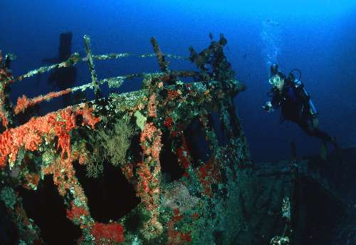 Missione Relitti maldive-male-sud-kuda-giri-wreck-sub-sul-relitto-.jpg