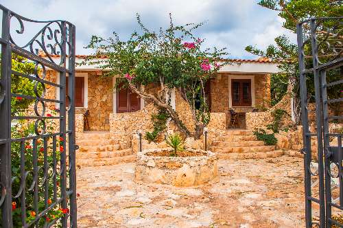 Lampedusa residence-cala-francese-esterno.jpg