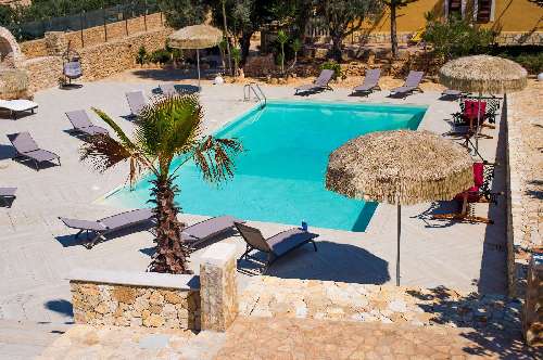 Lampedusa residence-cala-francese-piscina-giorno.jpg