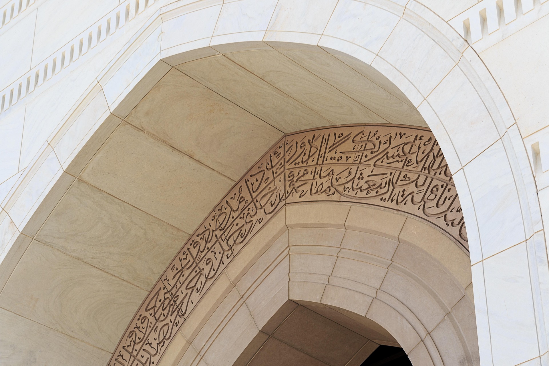 sultan-qaboos-grand-mosque-26061601920.jpg