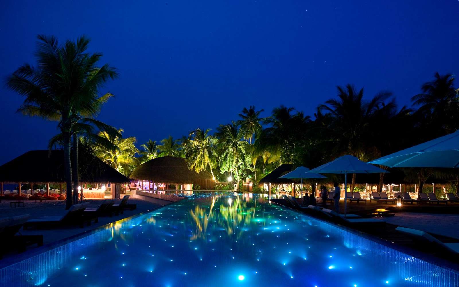 Kuramathi Maldives kuramathi-infinity-pool.jpg