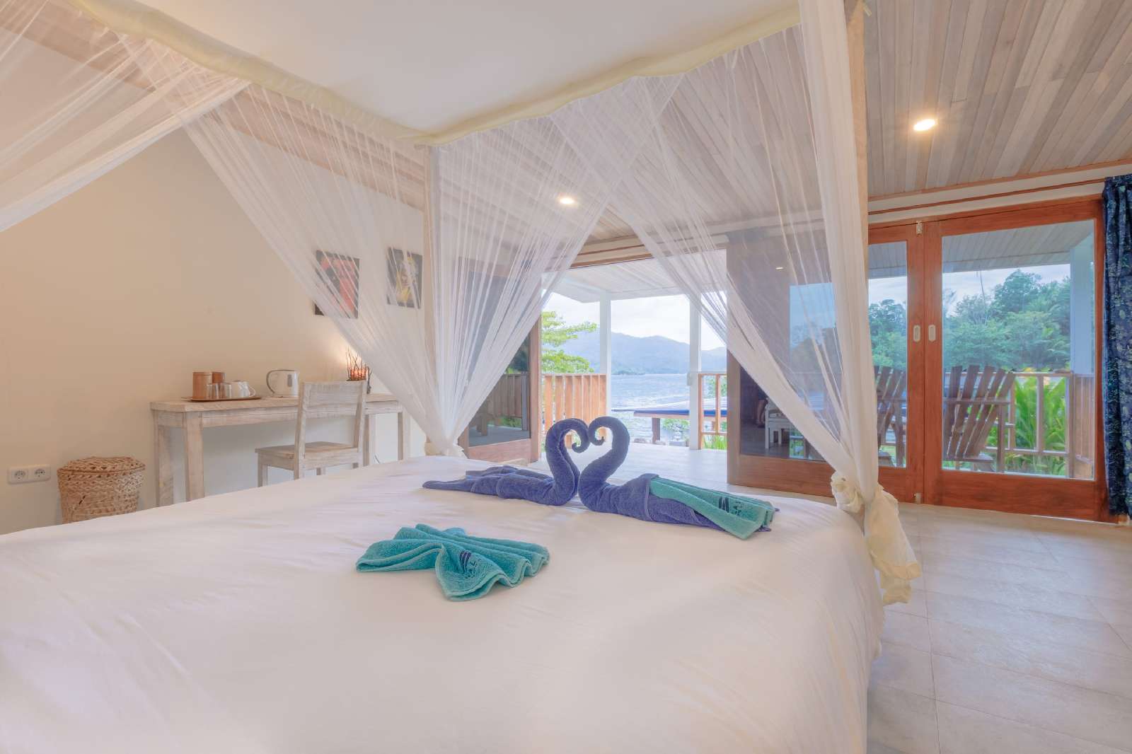 Thalassa Dive Resort - Lembeh bungalow-double-interior-sea-view-thalassa-lembeh.jpg