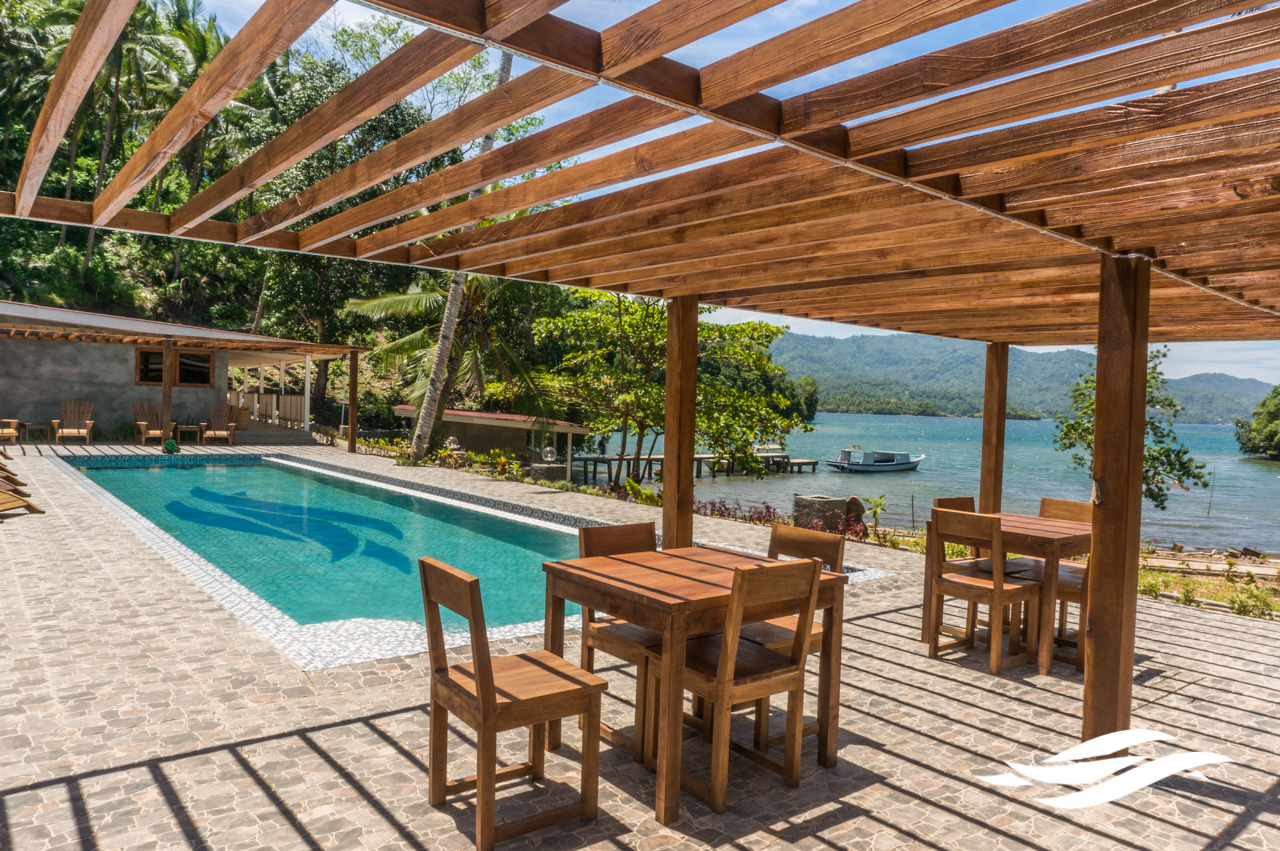 lembeh-pool-terrace.jpg