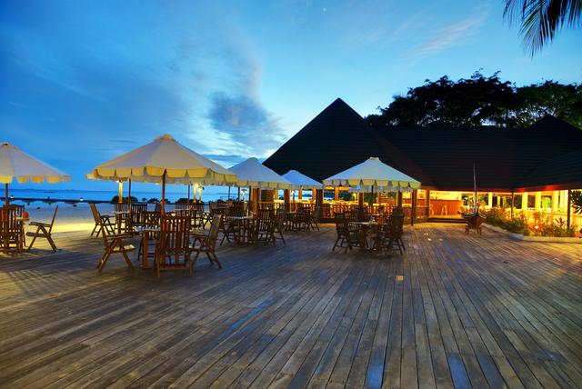 Holiday Island Resort main-bar-deck-4.jpg
